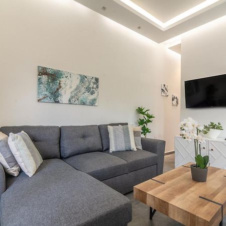 Misty Grey Apartment Near City Centre Heraklion  ภายนอก รูปภาพ